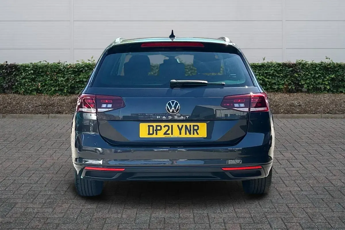 Used VW Passat SEL 150 HP (110 kW) 2021 Grey Estate