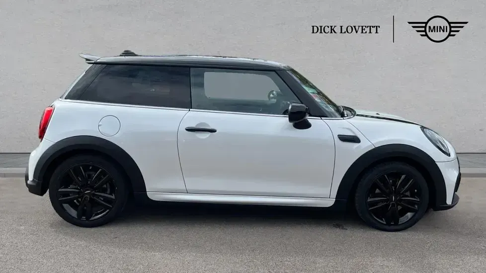 Used Mini Cooper Hatch 134 HP (98 kW) 2023 White Hatchback