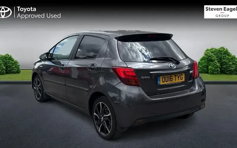 Used Toyota Yaris Design 101 HP (74 kW) 2016 Grey Hatchback