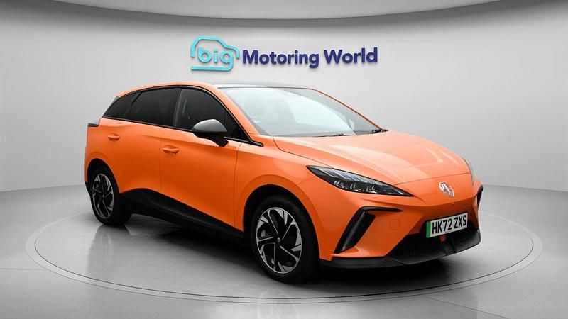 Begagnad MG MG4 EV Trophy 319 kW (435 HK) 2022 Orange Halvkombi
