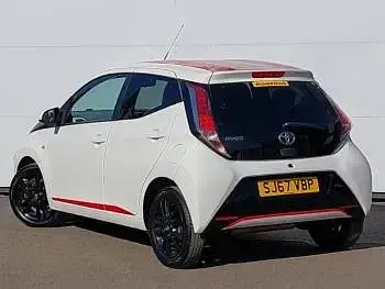 Used Toyota Aygo x-press 68 HP (50 kW) 2017 White Hatchback