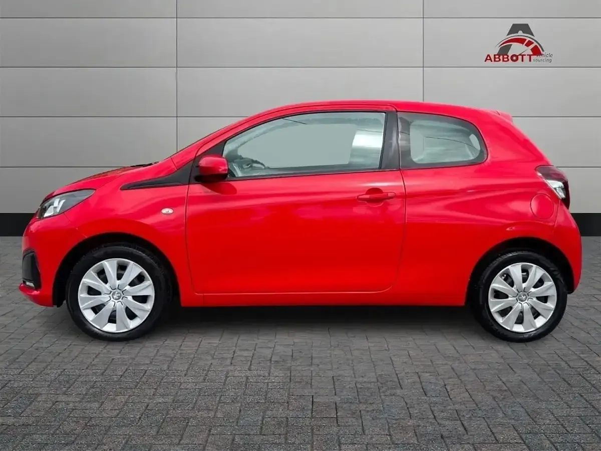 Used Peugeot 108 Active 68 HP (50 kW) 2015 Red Hatchback