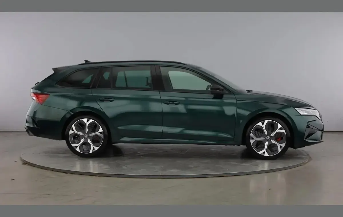 Used Skoda Octavia vRS 265 HP (194 kW) 2026 Royal green metallic Estate