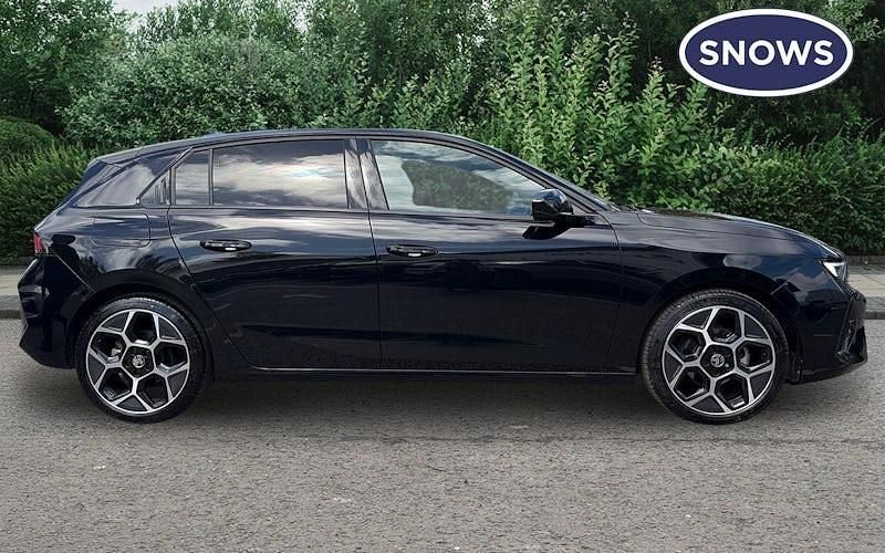 Used Vauxhall Astra Ultimate 131 HP (96 kW) 2025 Black Hatchback