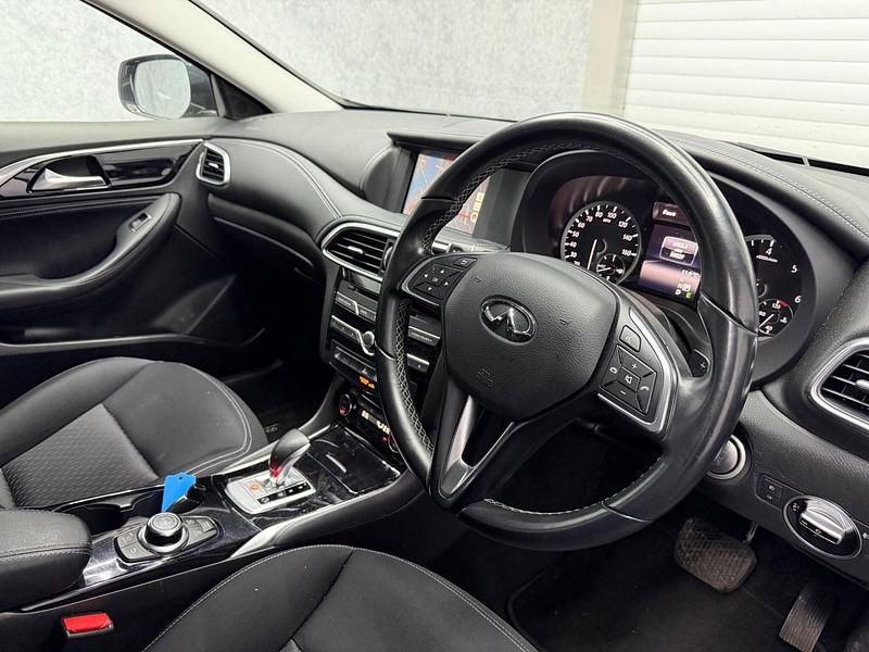 Used Infiniti QX30 Premium 2018 Black MPV