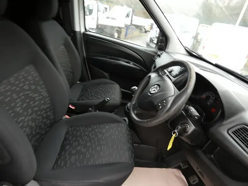 Used Vauxhall Combo 105 HP (77 kW) 2014 White MPV