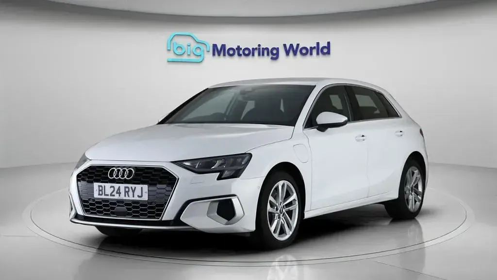 Used Audi A3 Sportback Sport 204 HP (150 kW) 2024 White Hatchback