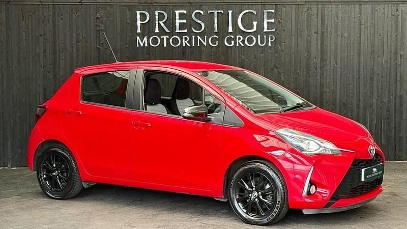 Used Toyota Yaris 107 HP (78 kW) 2019 Red Hatchback