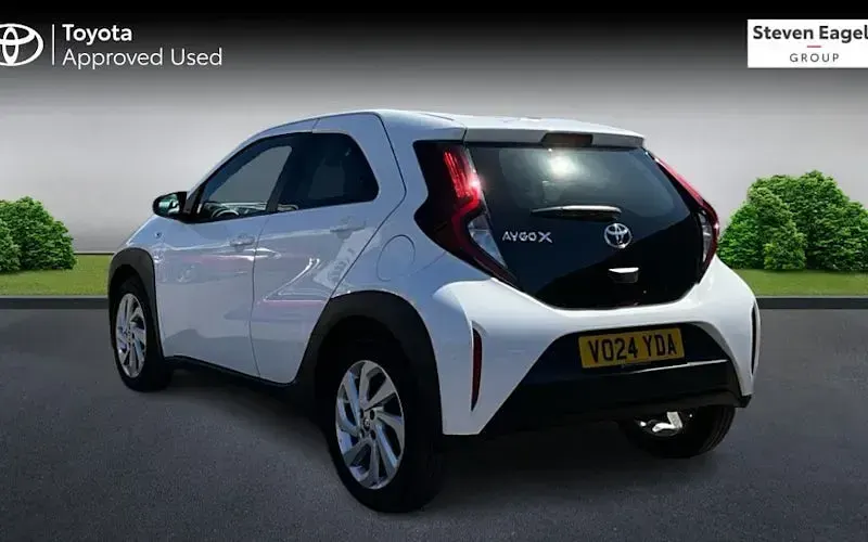 Used Toyota Aygo X PURE 72 HP (52 kW) 2024 White SUV