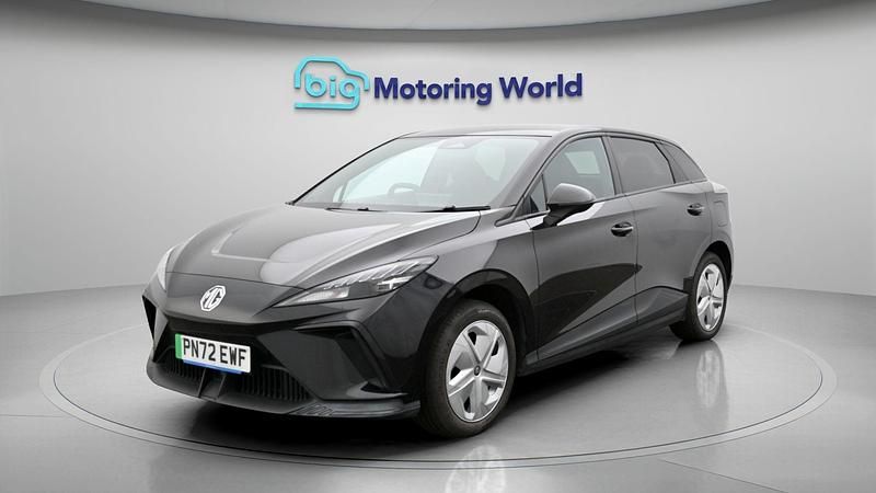 Begagnad MG MG4 EV SE 123 kW (168 HK) 2022 Halvkombi