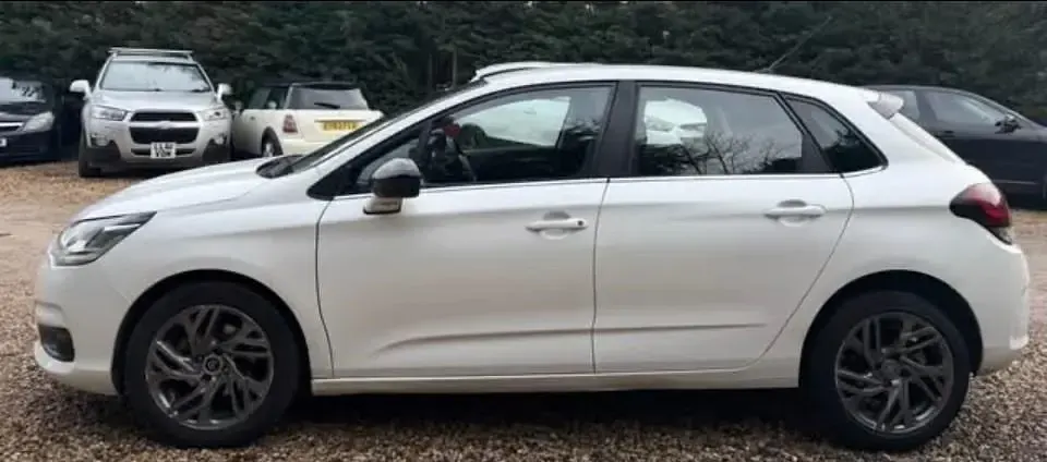 Begagnad Citroën C4 Flair 120 HK (88 kW) 2015 Vit Halvkombi