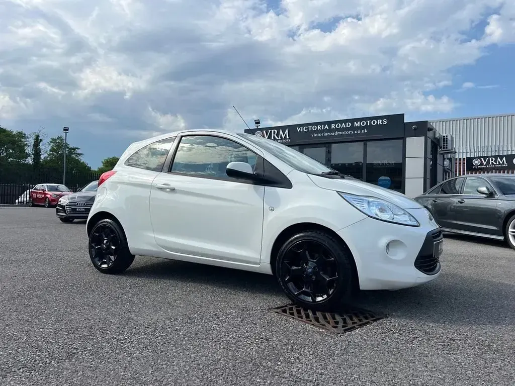 Used Ford Ka Zetec 69 HP (50 kW) 2016 White Hatchback