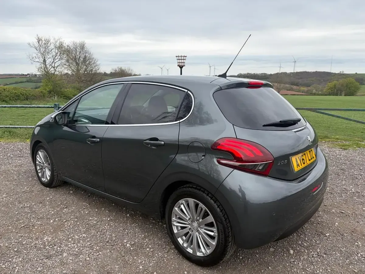 Begagnad Peugeot 208 Allure 2017 Grå Halvkombi