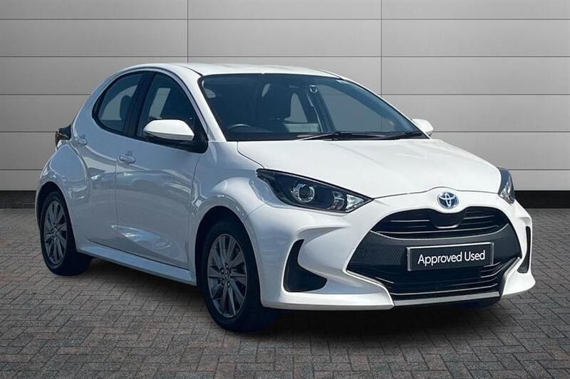 White Used 2023 Toyota Yaris Hybrid Hatchback | £16,950 (Good price) - Image 1/4