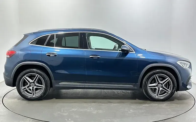 Used Mercedes E250 Exclusive 218 HP (160 kW) 2021 Blue SUV
