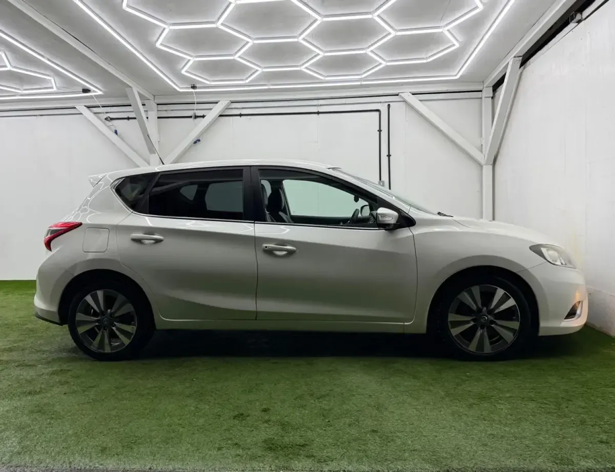 Używany Nissan Pulsar Tekna 2014 Biały Hatchback