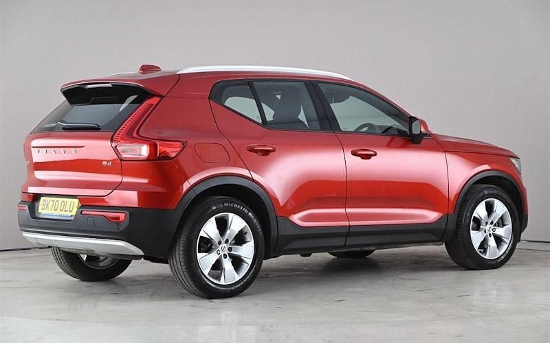 Usado Volvo XC40 Momentum 197 CV (144 kW) 2020 Rojo SUV