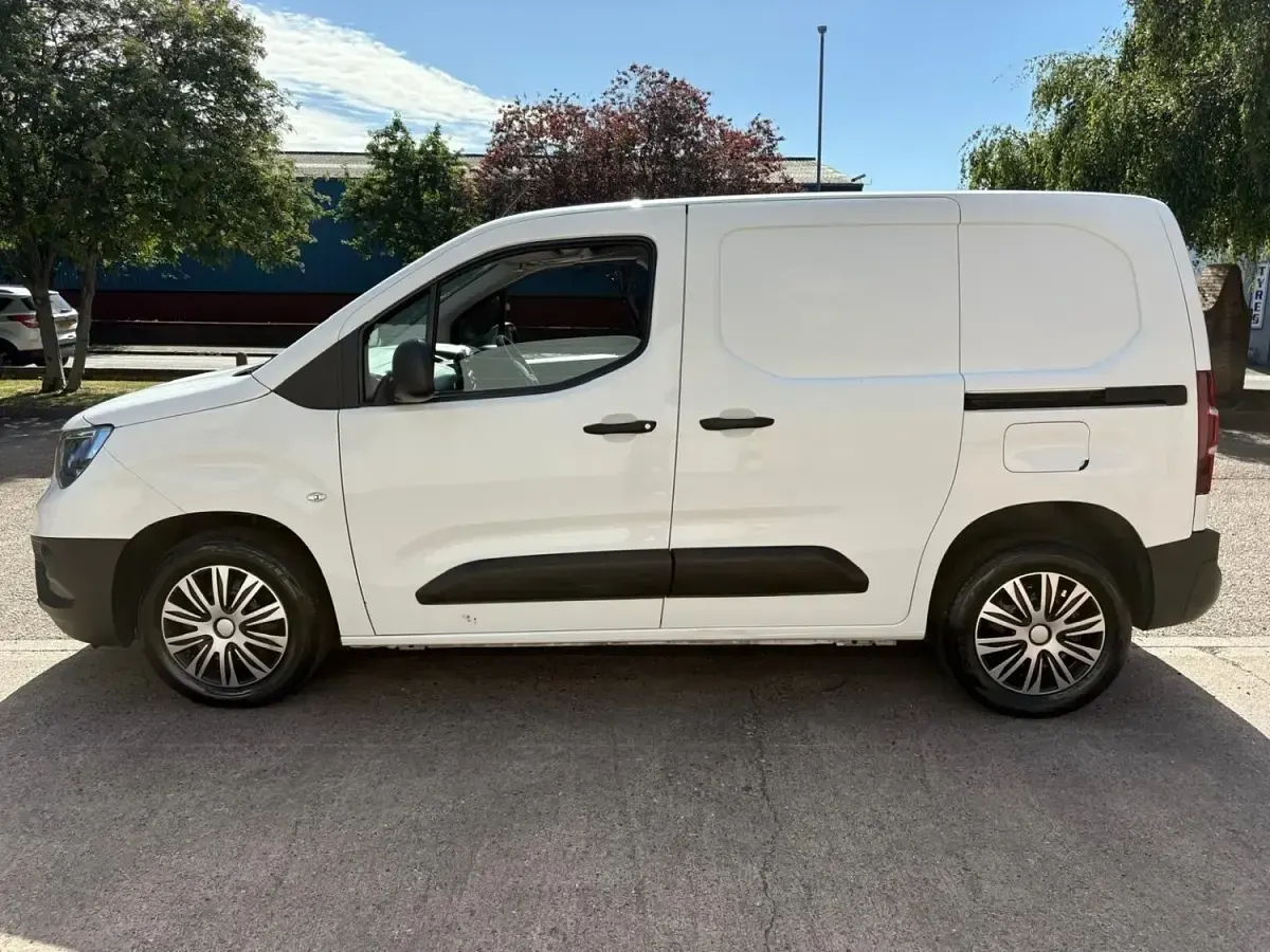 Used Vauxhall Combo 100 HP (73 kW) 2021 White MPV