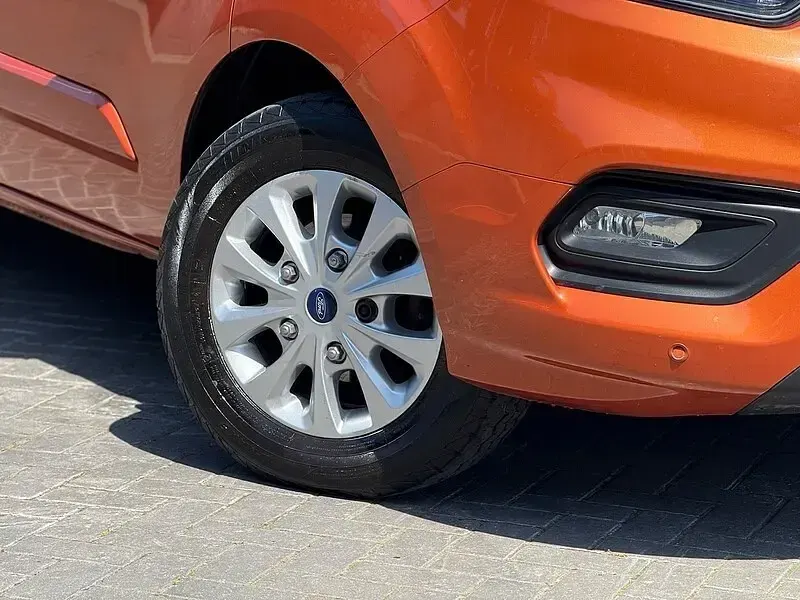 Used Ford Transit Custom Limited 130 HP (95 kW) 2018 Orange Van