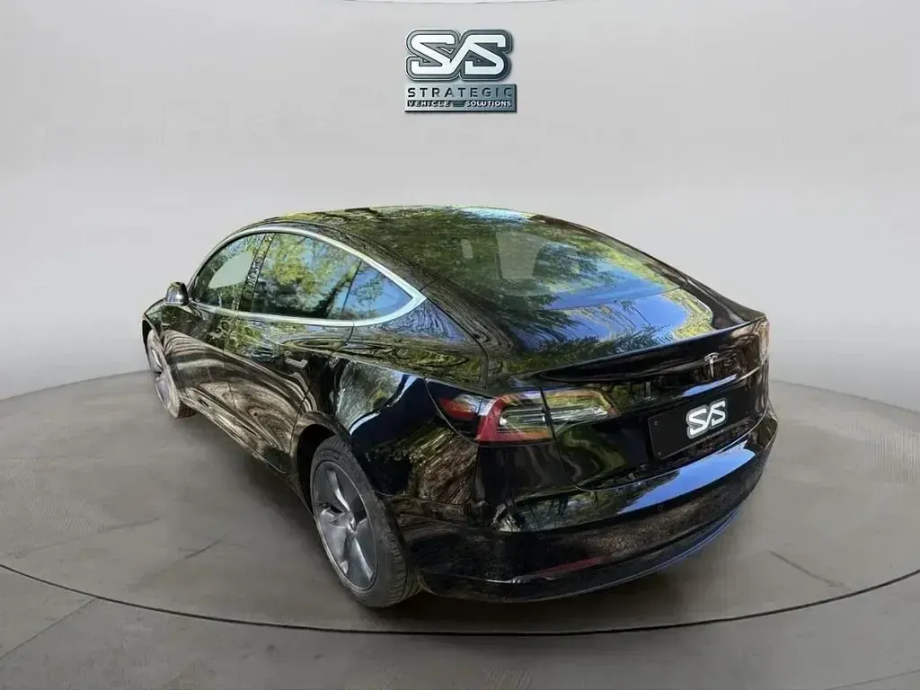 Usado Tesla Model 3 Standard Range Plus 239 kW (325 HP) 2019 Preto Sedan