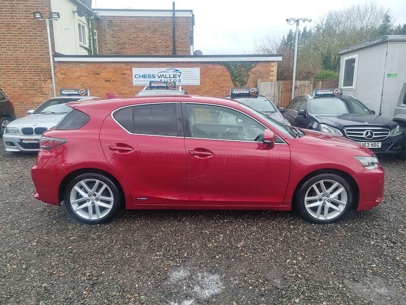 Used Lexus CT200h 136 HP (100 kW) 2014 Red Hatchback