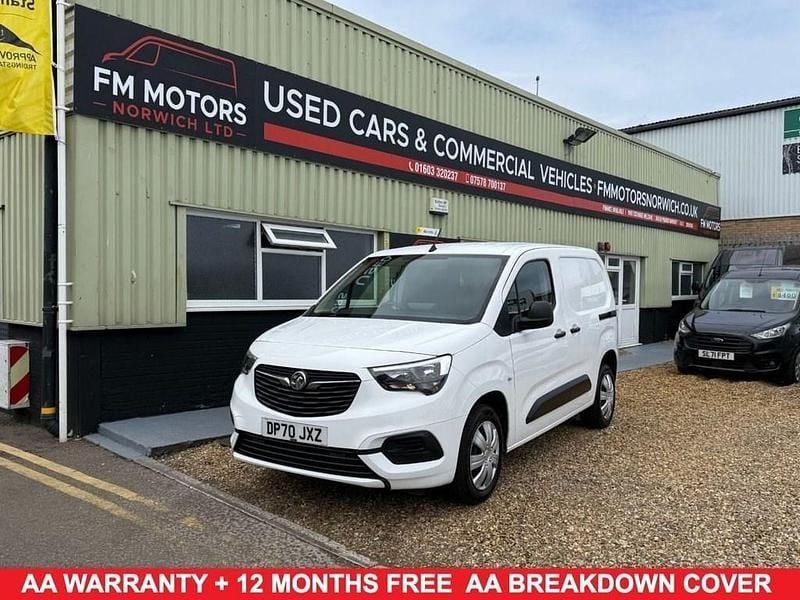 White Used 2020 Vauxhall Combo Sportive MPV | £8,400 (Fair price) - Image 1/2