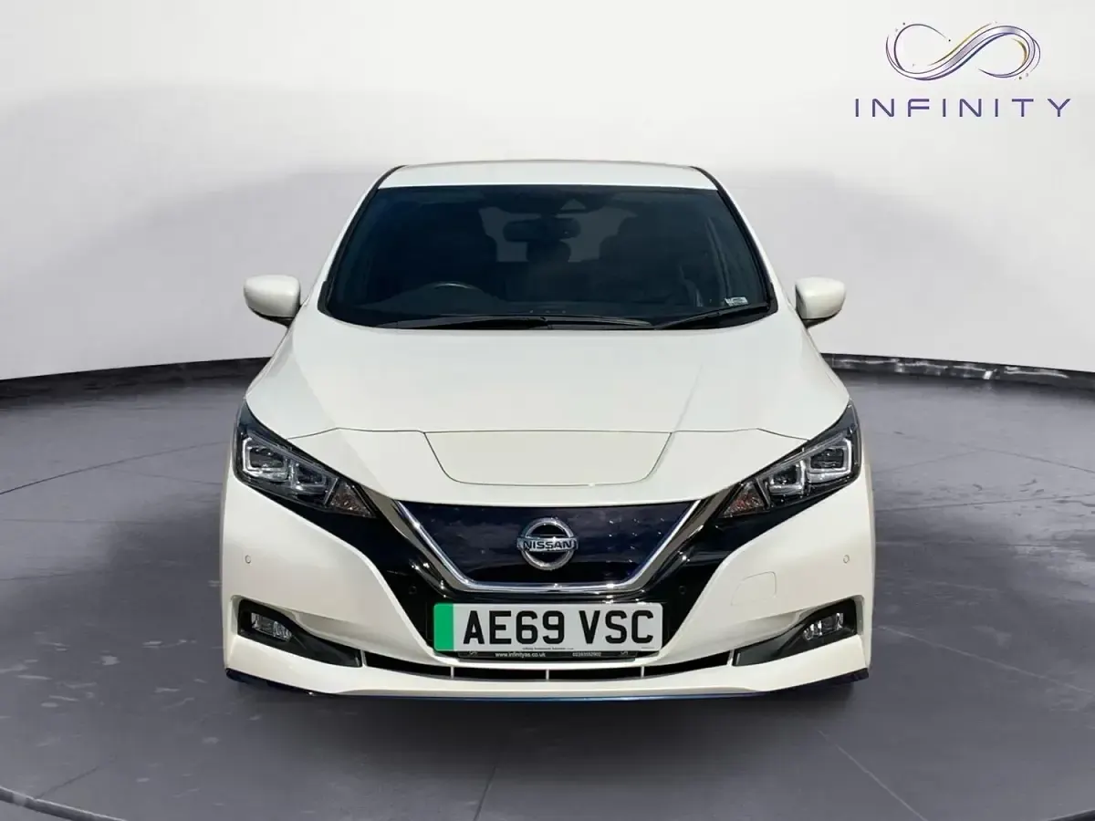 Used Nissan Leaf 160 kW (218 HP) 2019 White Hatchback
