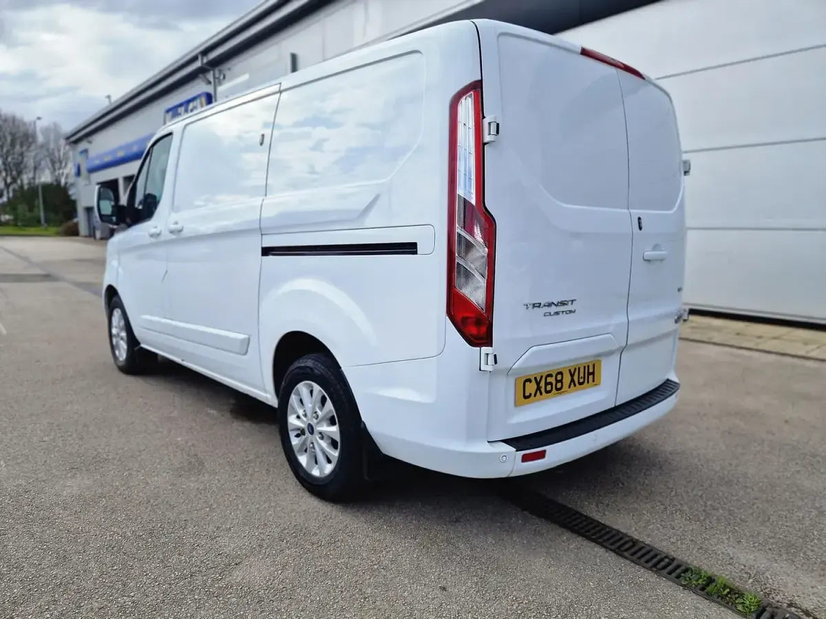 Used Ford Transit Custom Limited 130 HP (95 kW) 2018 White Van