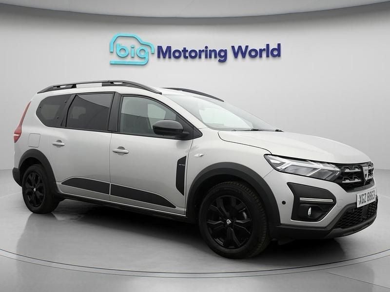 Grey Used 2023 Dacia Jogger Extreme MPV | £14,900 (Fair price) - Image 1/4