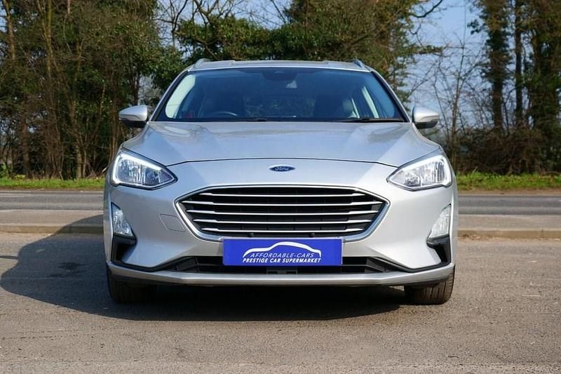 Used Ford Focus Zetec 95 HP (69 kW) 2019 Grey Estate