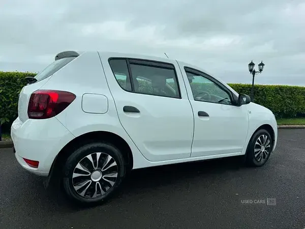 Used Dacia Sandero Essentiel 91 HP (66 kW) 2020 White Hatchback