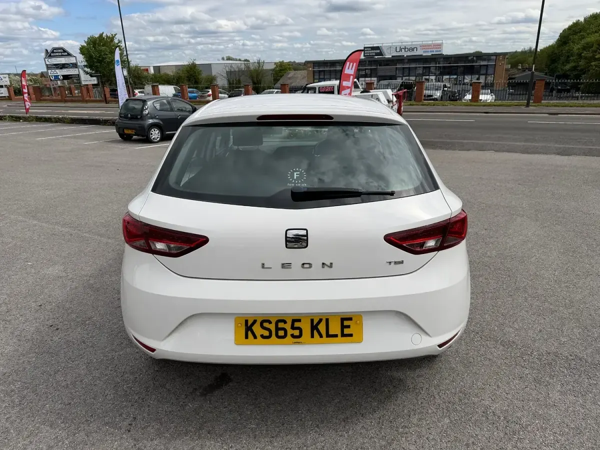 Used Seat Leon SE 110 HP (80 kW) 2015 White Hatchback