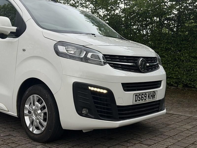 Used Vauxhall Vivaro Sportive 100 HP (73 kW) 2019 White MPV