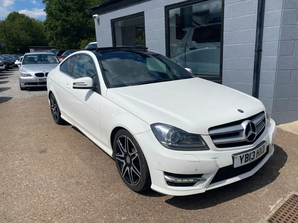Used Mercedes C220 AMG 167 HP (122 kW) 2013 White Coupe