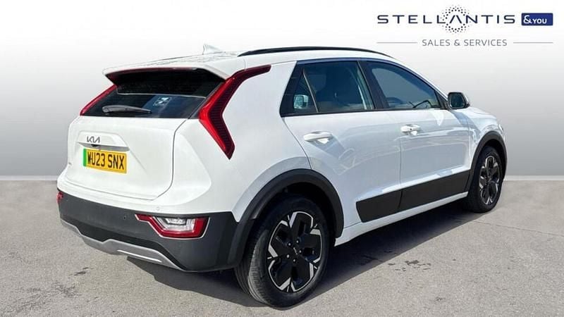 Used Kia e-Niro 147 kW (201 HP) 2023 White SUV