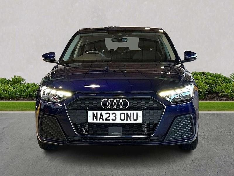 Używany Audi A1 Design 94 KM (69 kW) 2023 Niebieski SUV