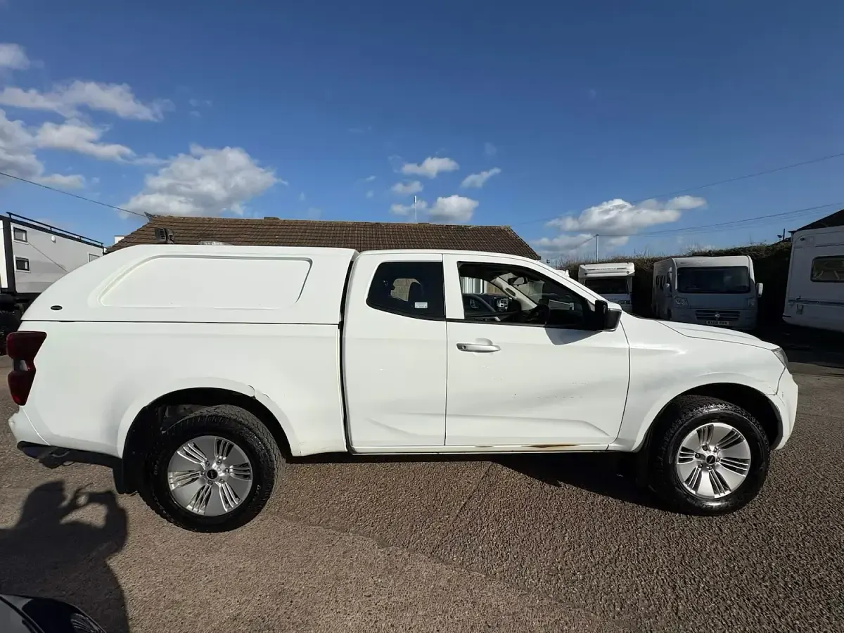 Used Isuzu D-Max 2023 White Pickup