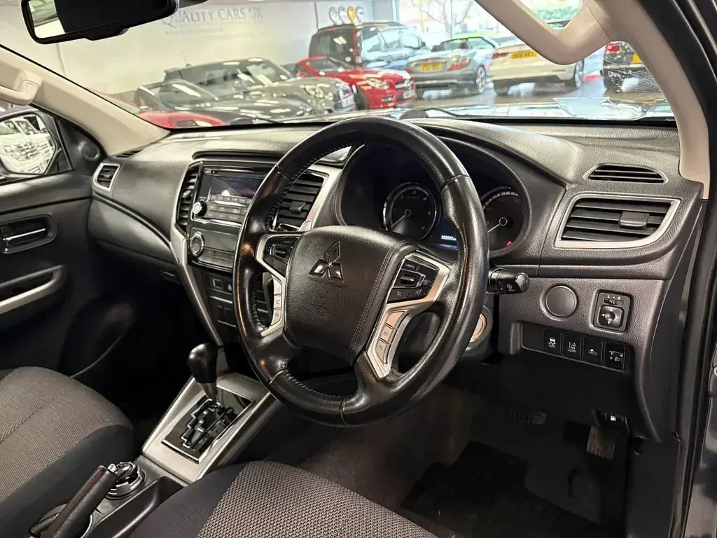 Used Mitsubishi L200 150 HP (110 kW) 2020 Grey Pickup