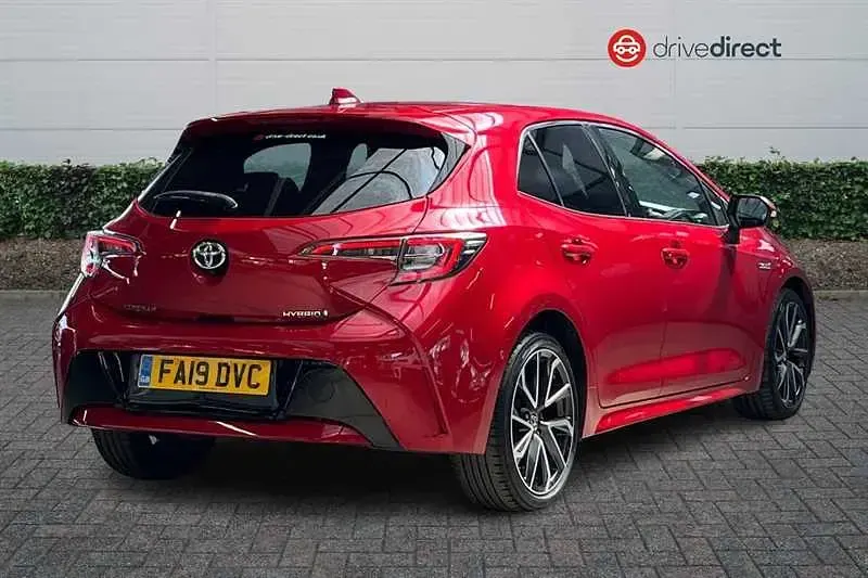 Used Toyota Corolla 122 HP (89 kW) 2019 Red Hatchback