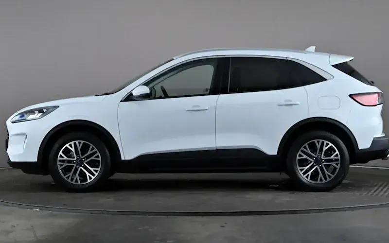 Used Ford Kuga Titanium 150 HP (110 kW) 2023 White SUV