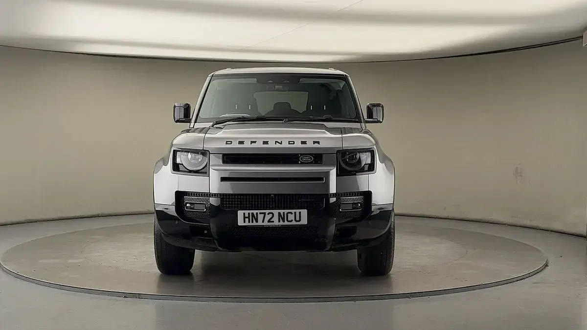 Used Land Rover Defender SE Dynamic 250 HP (183 kW) 2022 Eiger grey SUV
