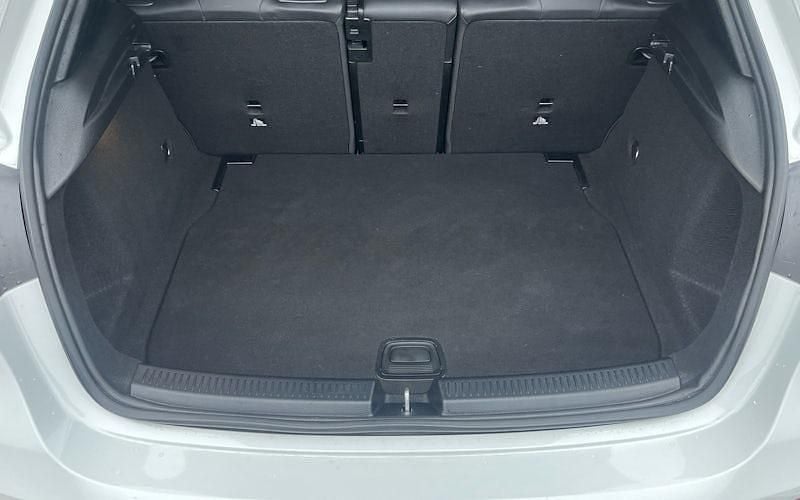 Used Mercedes A180 AMG Line Premium 136 HP (100 kW) 2022 White Hatchback