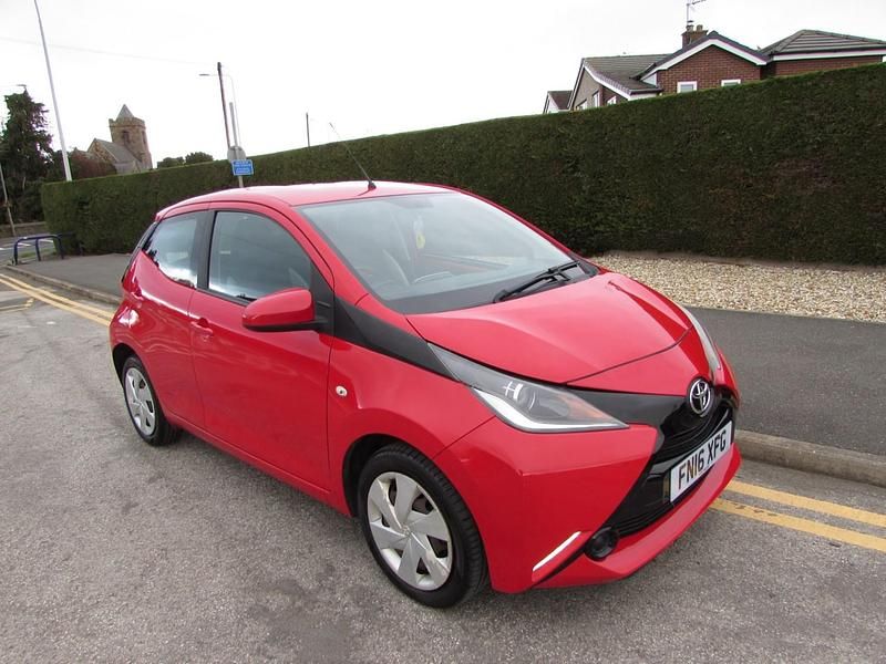 Used Toyota Aygo X-play 69 HP (50 kW) 2016 Red Hatchback
