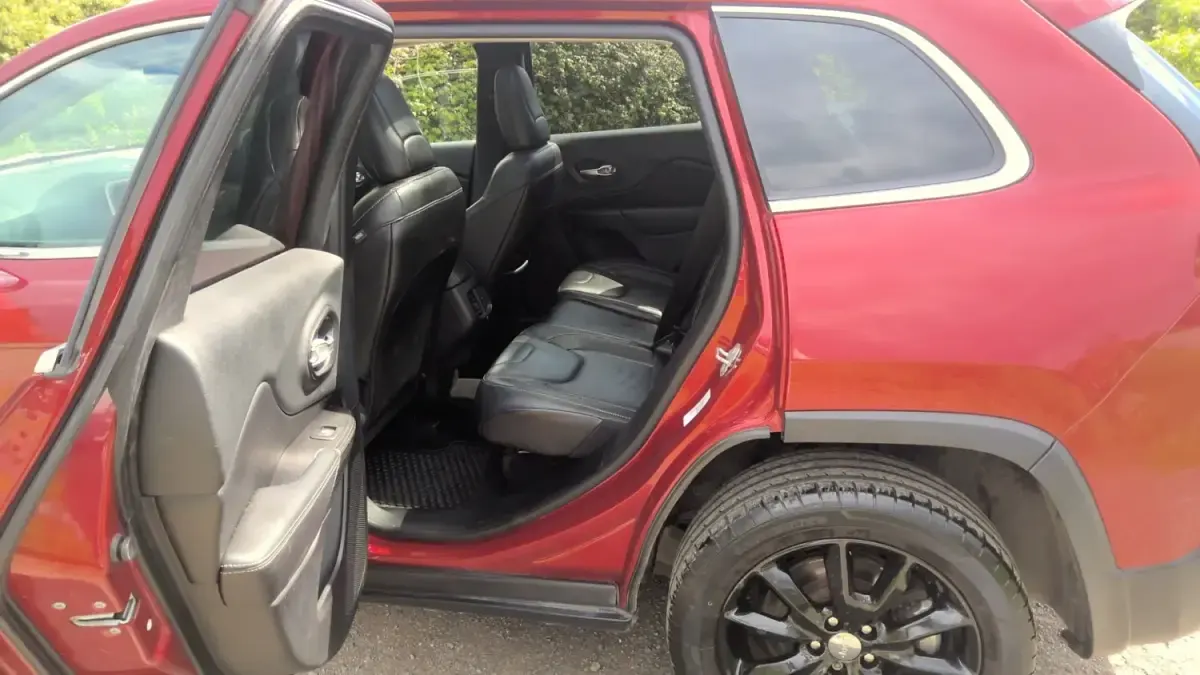 Usado Jeep Cherokee Limited 140 CV (102 kW) 2014 Rojo SUV