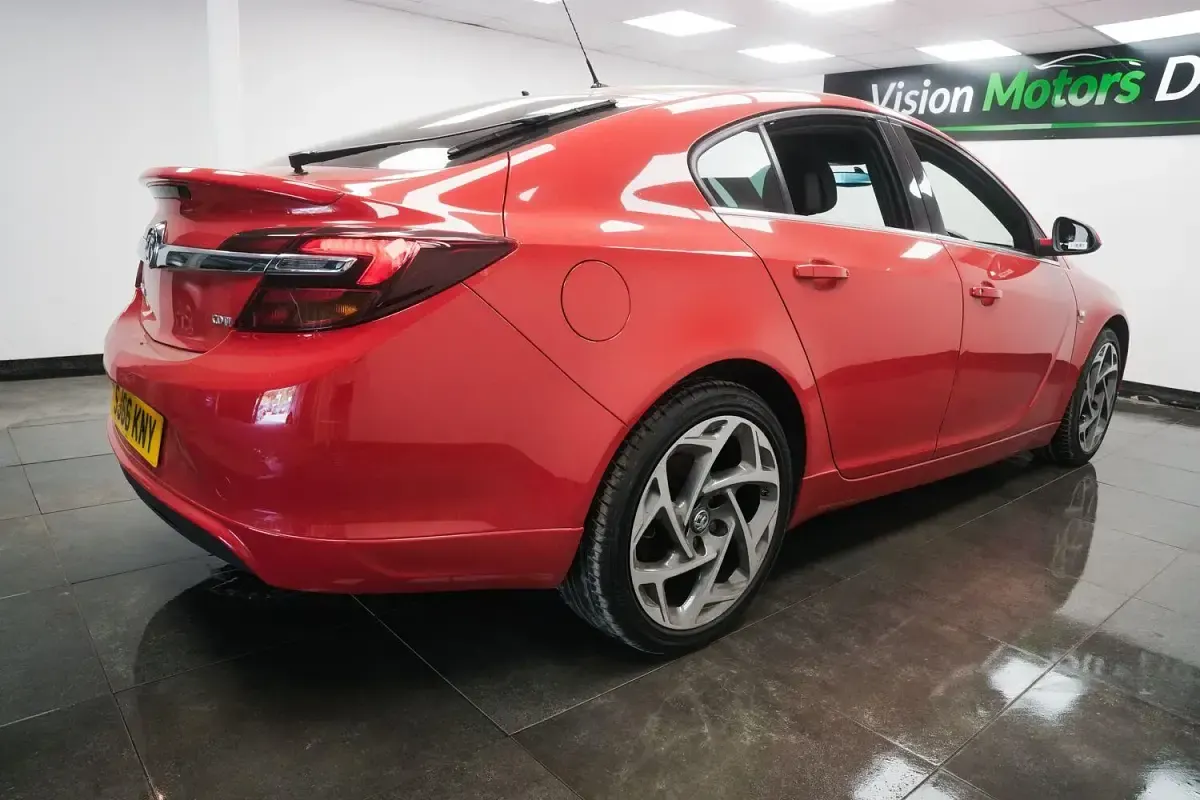 Used Vauxhall Insignia SRi 136 HP (100 kW) 2016 Red Hatchback