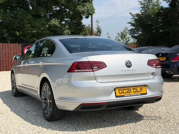 Used VW Passat SE 150 HP (110 kW) 2021 Silver Sedan