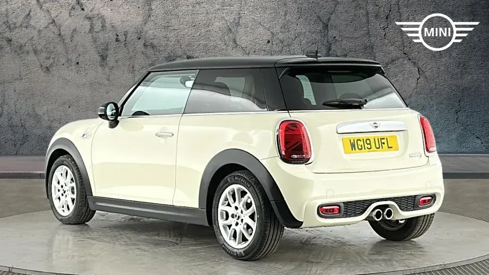 Used Mini Cooper S Classic 189 HP (139 kW) 2019 White Hatchback
