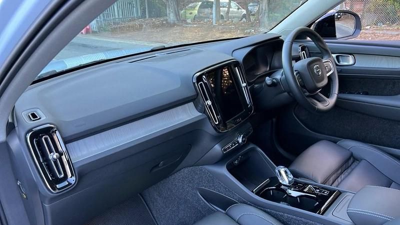 Usado Volvo XC40 Ultra 197 HP (144 kW) 2024 Azul SUV