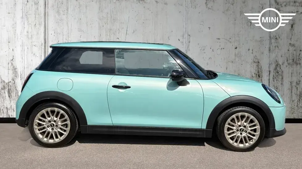 Used Mini Cooper Hatch 154 HP (113 kW) 2024 Green Hatchback