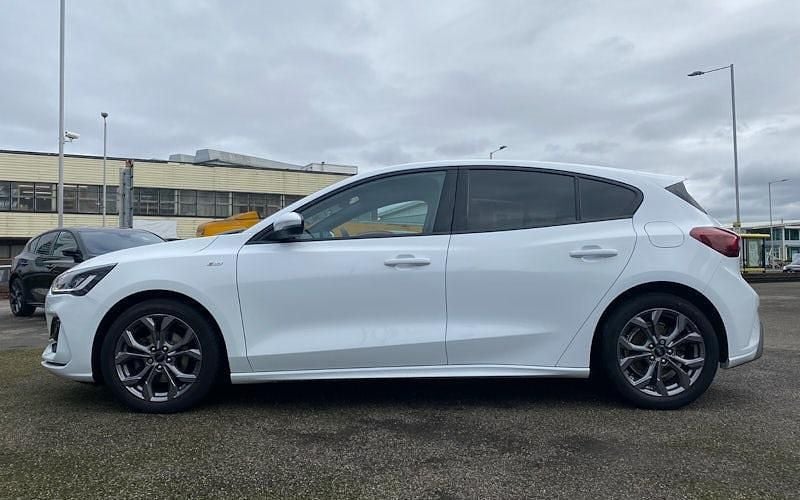 Used Ford Focus ST-Line 125 HP (91 kW) 2023 White Hatchback